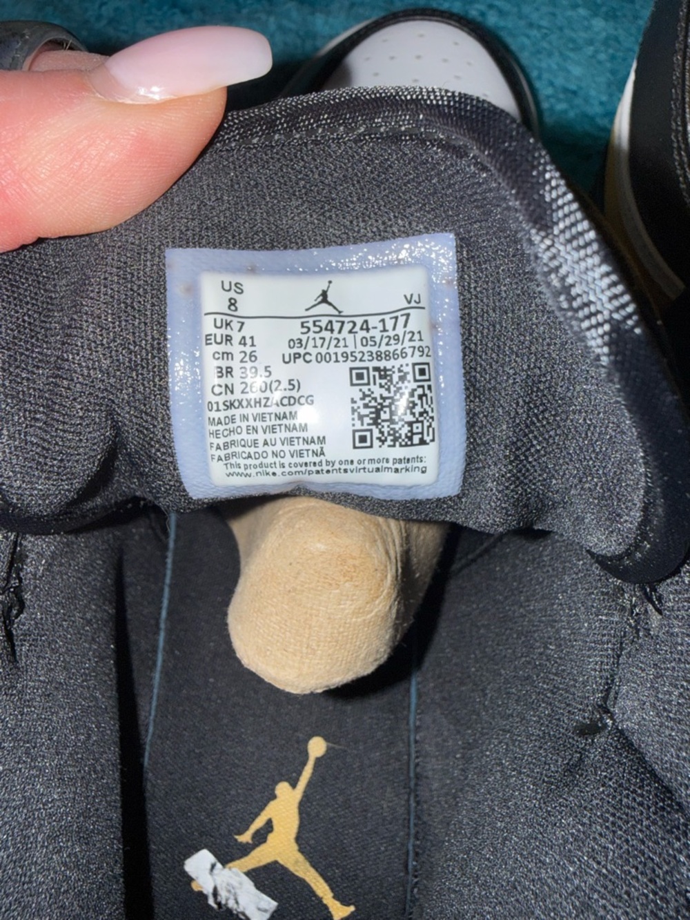 Air Jordan 1 Mid - Picture 4 of 9